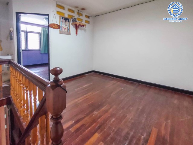 *****ทาวน์เฮ้าส์มือสองย่านนนทบุรี ม.ซอยเรวดี51 รัตนาธิเบศร์ บนเนื้อที่ 16 ตร.ว. ฟังก์ชัน 2 ห้องนอน 2 ห้องน้ำ 1 ที่จอดรถ แถมฟรี! 3 เครื่องปรับอากาศ 2 เครื่องทำน้ำอุ่น 1 เครื่องดูดควัน บ้านสวย ตกแต่งพร้อมอยู่ เพียง 5 นาทีก็ถึงรถไฟฟ้าสายสีม่วง "สถานีศูนย์ราชการนนทบุรี" จองด่วน!